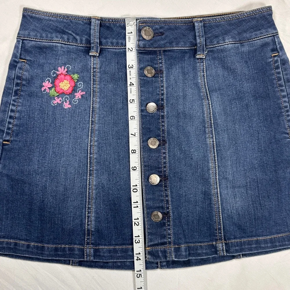 American Eagle Button Front Mini Skirt Floral Embroidery Small‎ Denim Boho Retro